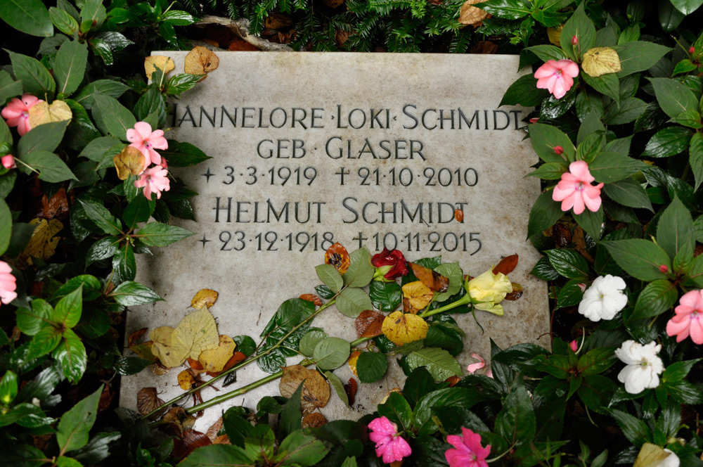 Grab von Helmut Schmidt, Friedhof Hamburg-Ohlsdorf
