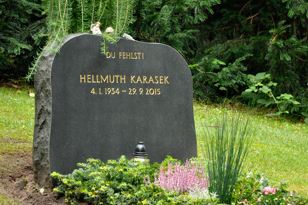 Grab von Hellmuth Karasek, Hamburg-Ohlsdorf