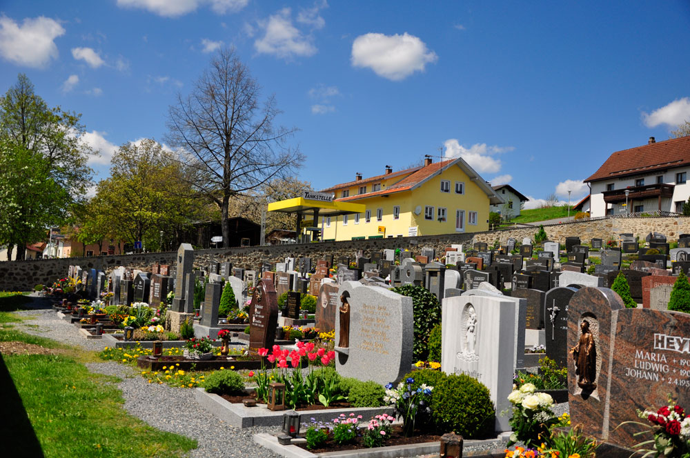 Friedhof_Neuschoenau_BAYERN_080516_01_WEB