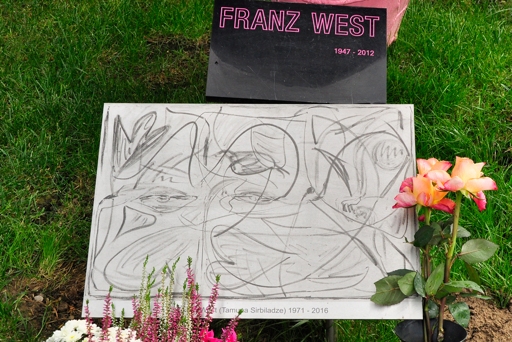 Grabstätte von Franz West, Zentralfriedhof in Wien